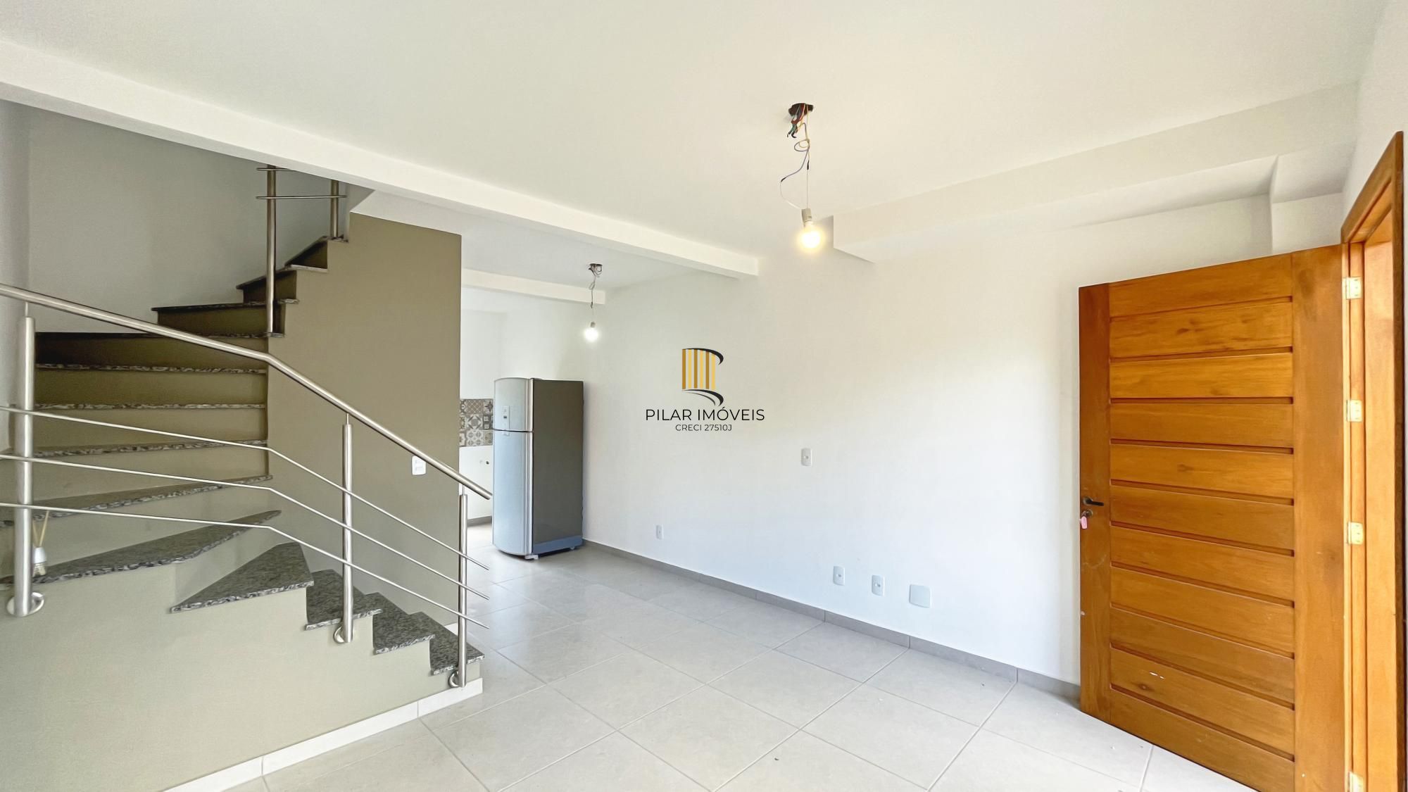 Casa Condominio em Porto Alegre, no bairro Vila Nova, com 2 dormitório(s), e 2 banheiros, à venda.