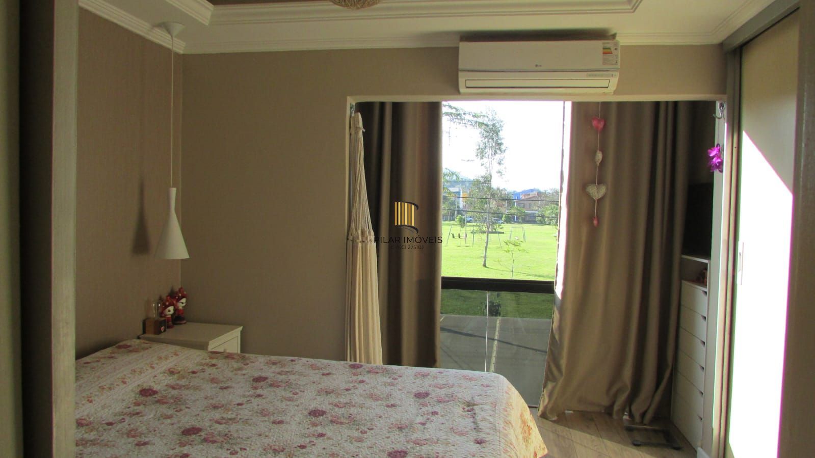 Casa na Zona sul de Porto Alegre com 02 dormitórios e pátio.