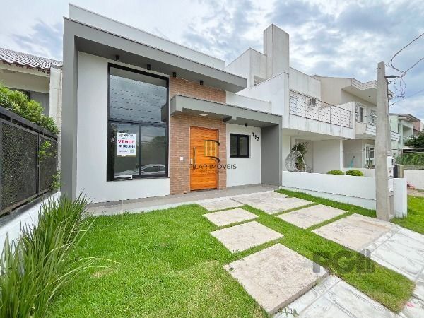 Casa em Porto Alegre, no bairro Hípica, com 3 dormitório(s), e 3 banheiros, à venda.