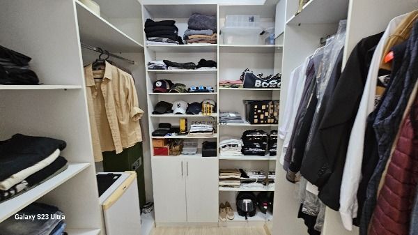 Casa em Porto Alegre, no bairro Hípica, com 3 dormitório(s), e 3 banheiros, à venda.
