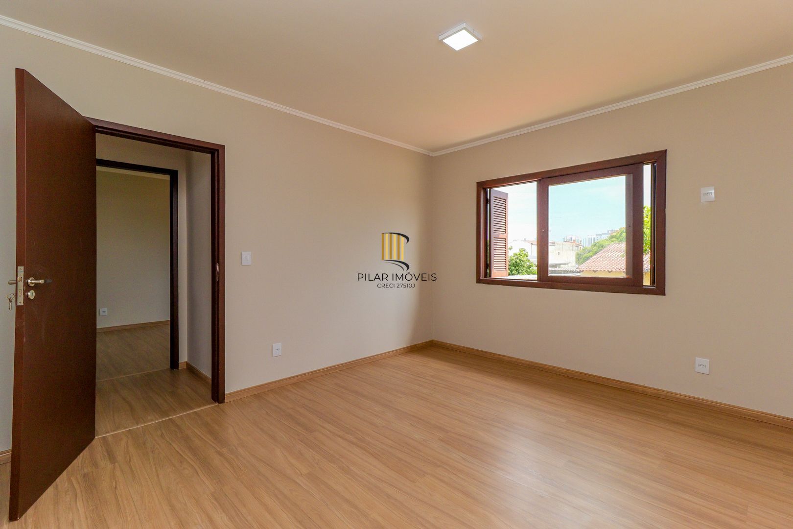 Excelente residência com 4 dormitórios