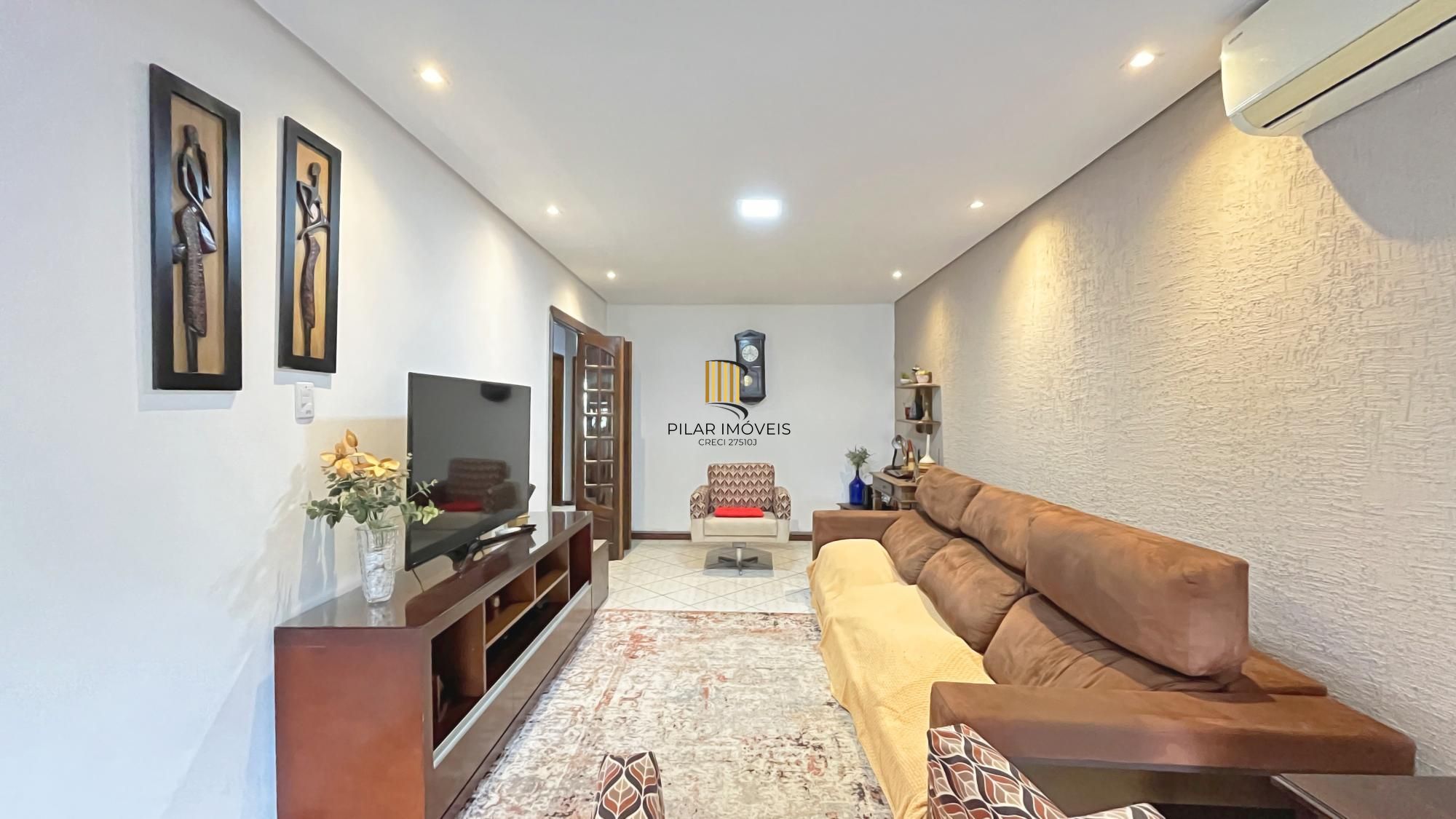 Casa em Porto Alegre, no bairro Vila Nova, com 3 dormitórios, 156 m² , 4 vagas.