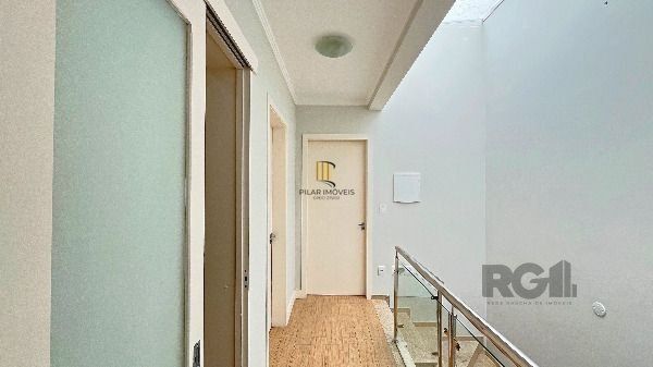 Casa em Porto Alegre, no bairro Hípica, com 3 dormitório(s), e 3 banheiros, à venda.