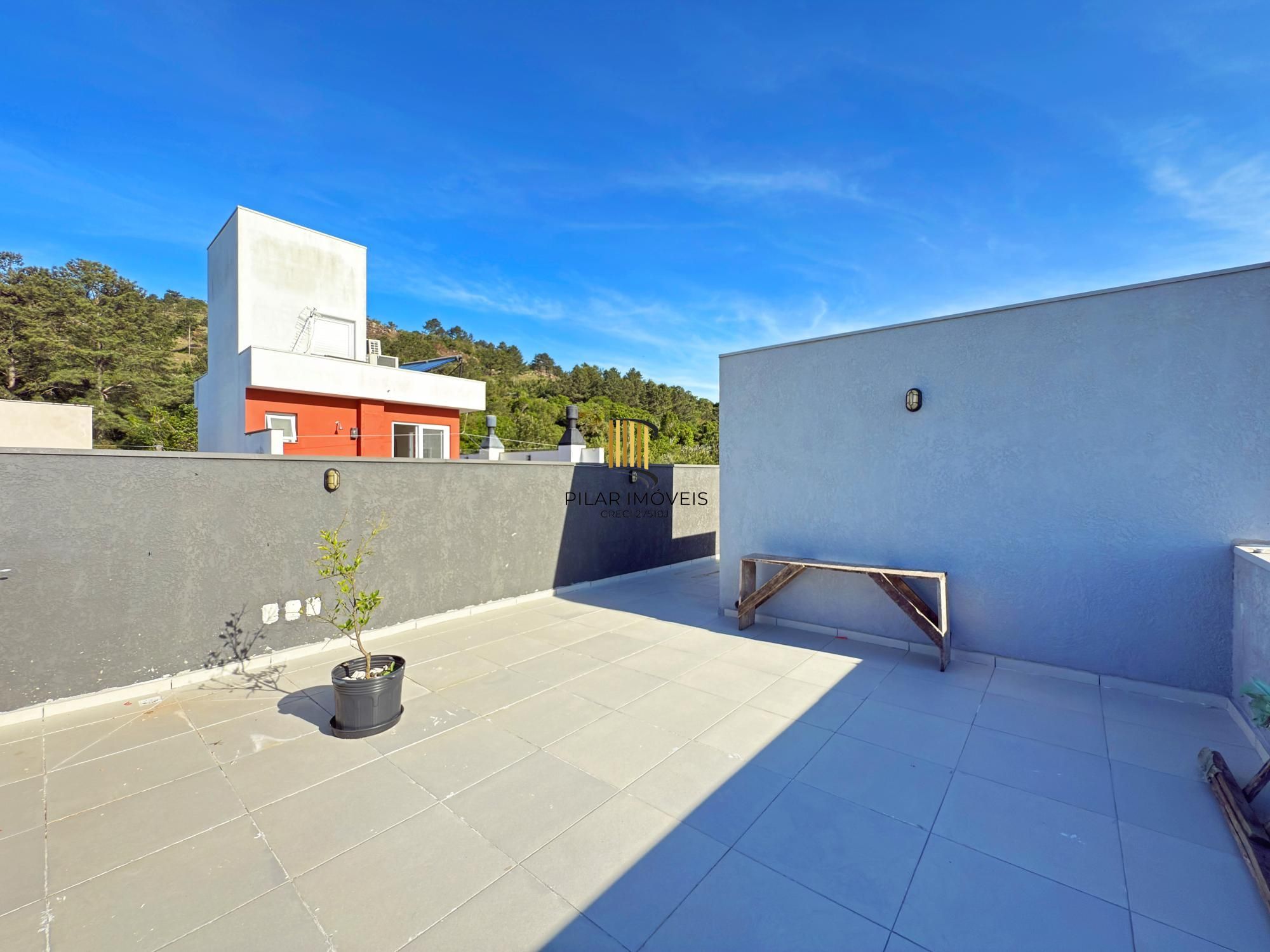 Casa moderna com 3 dormitórios com pátio grande e vista para o Rio Guaíba!