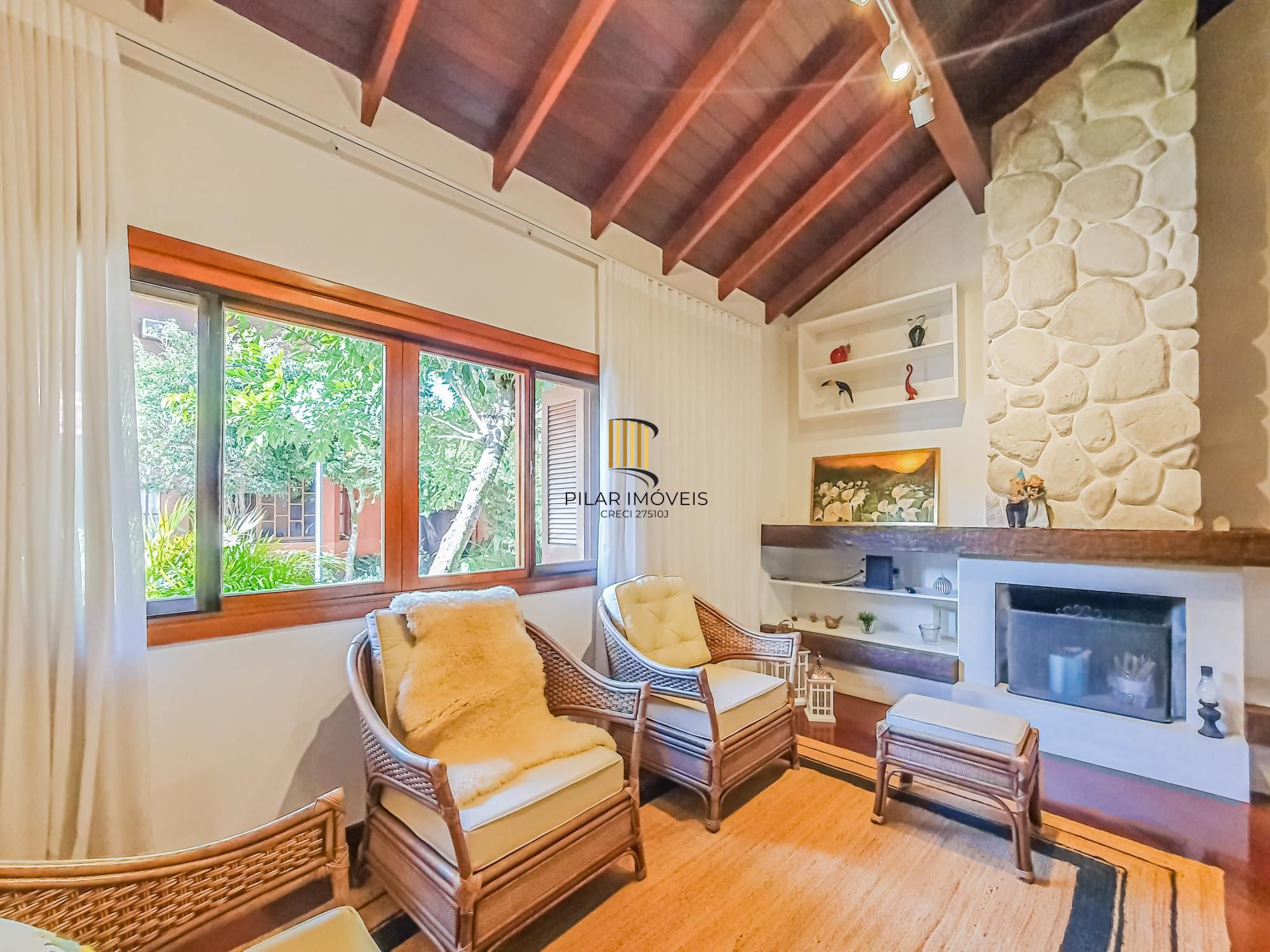 Casa em condomínio mobiliada, 3 dormitórios