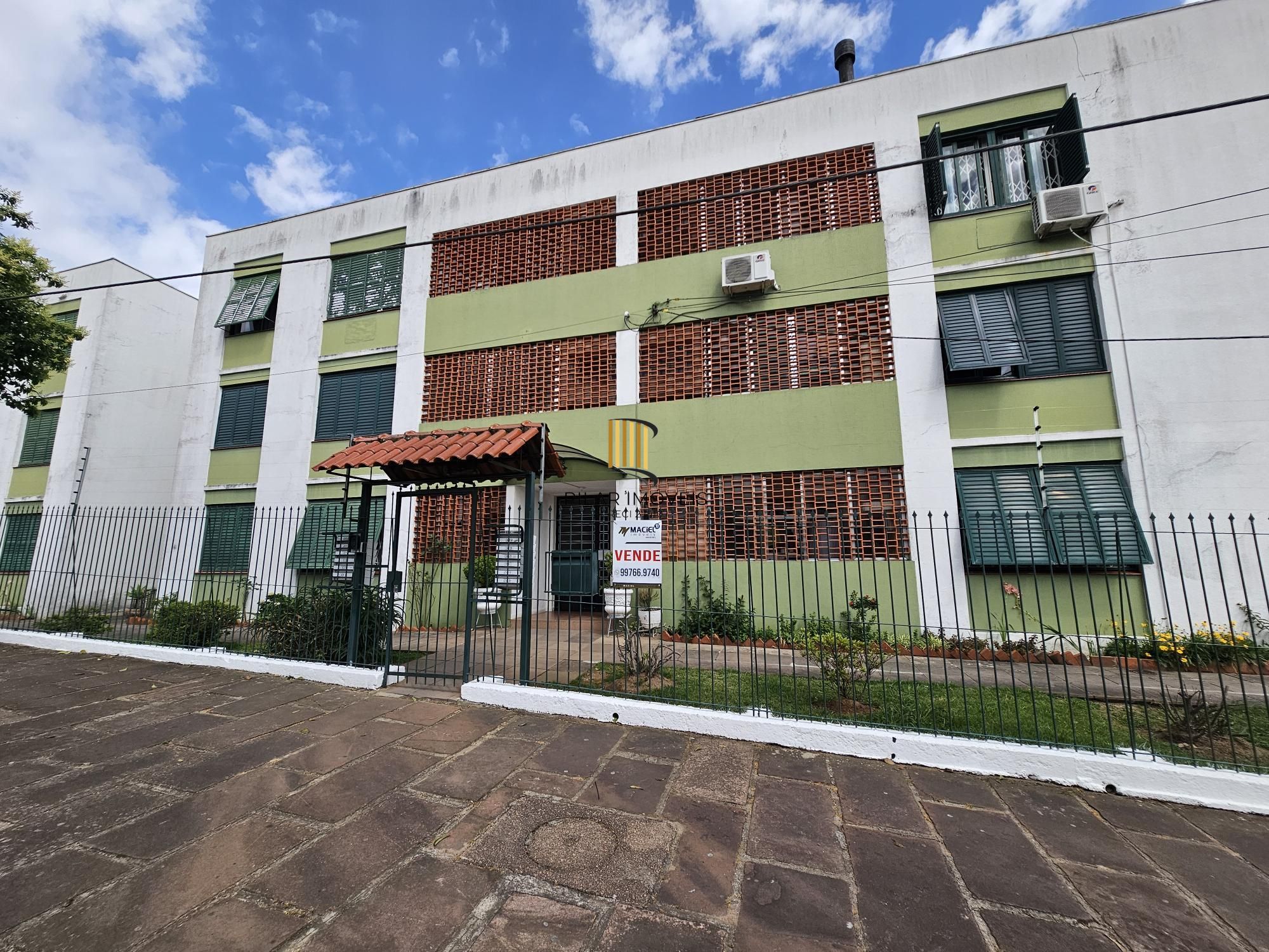 Apartamento com 73,00m² privativos reformado 2 dormitórios dependência de empregada 2 banheiros c/ churrasqueira a 50mts da Av. Bento Gonçalves ! - Pilar Imóveis