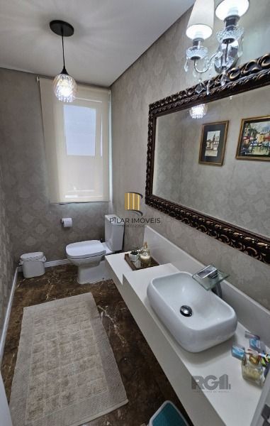 Casa em Porto Alegre, no bairro Hípica, com 3 dormitório(s), e 3 banheiros, à venda.