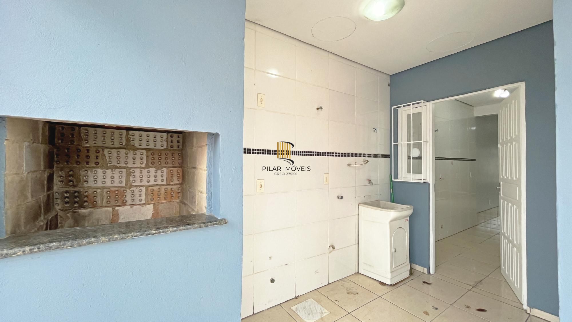 Casa em Porto Alegre, no bairro Hípica, com 2 dormitório(s), e 2 banheiros, à venda.