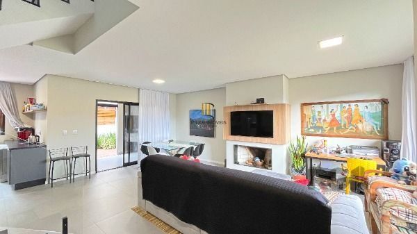 Casa 3 dormitórios no bairro Hípica