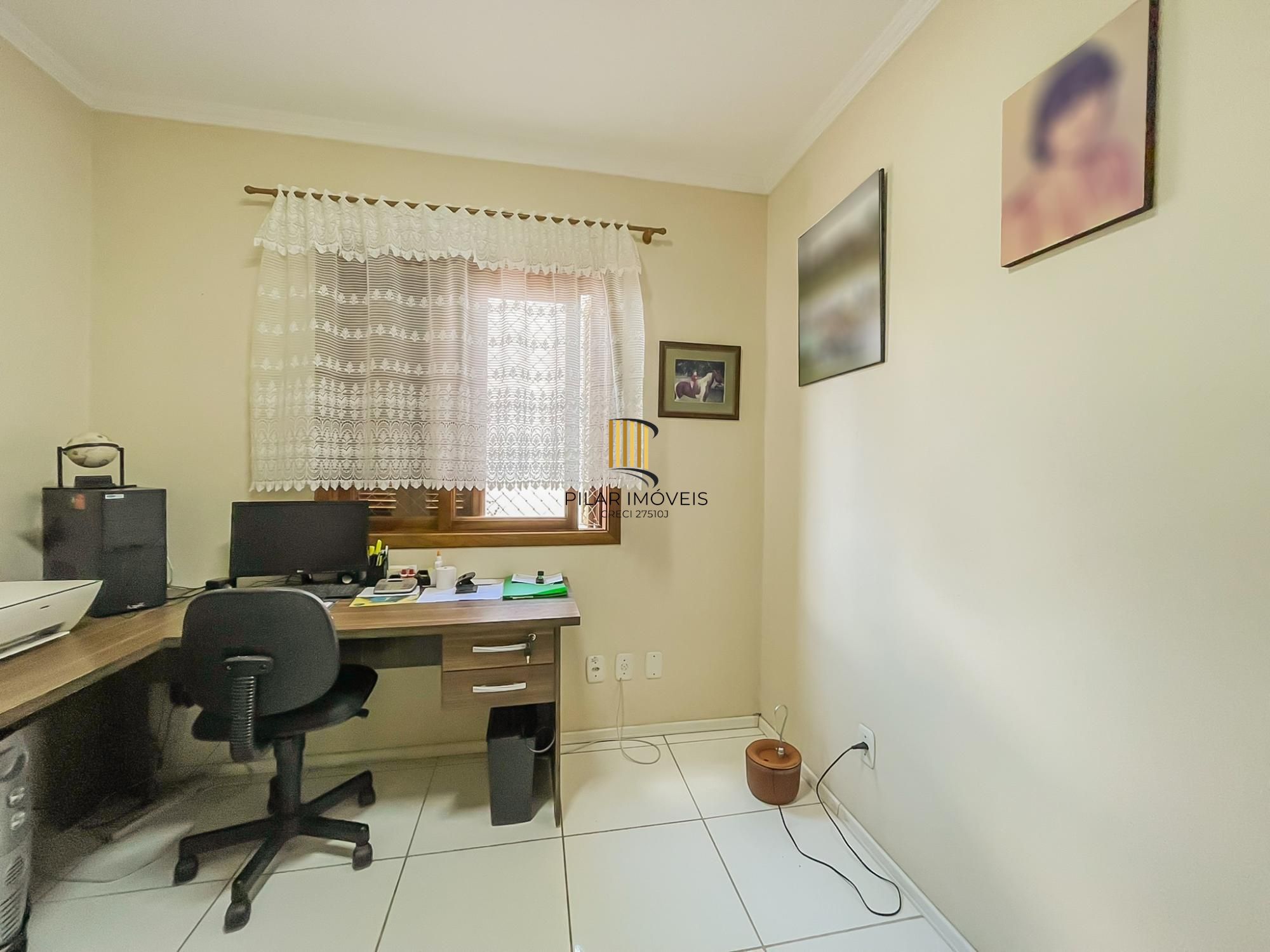 Casa 3 dormitórios no bairro Hípica