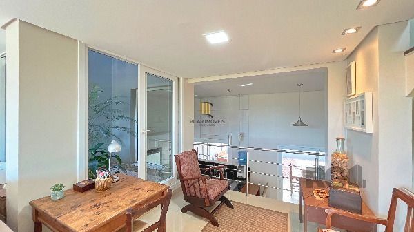 Casa em Porto Alegre, no bairro Hípica, com 3 dormitório(s), e 3 banheiros, à venda.