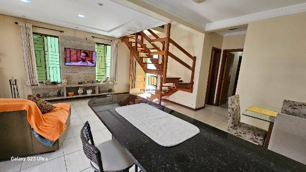 Casa em Porto Alegre, no bairro Vila Nova, com 3 dormitório(s), e 3 banheiros, à venda.