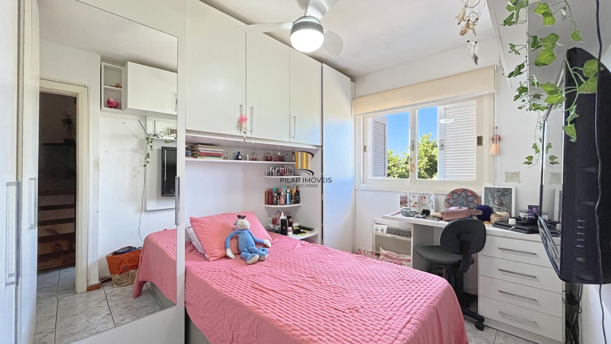 Casa de Condomínio 3 dormitórios no bairro Guarujá