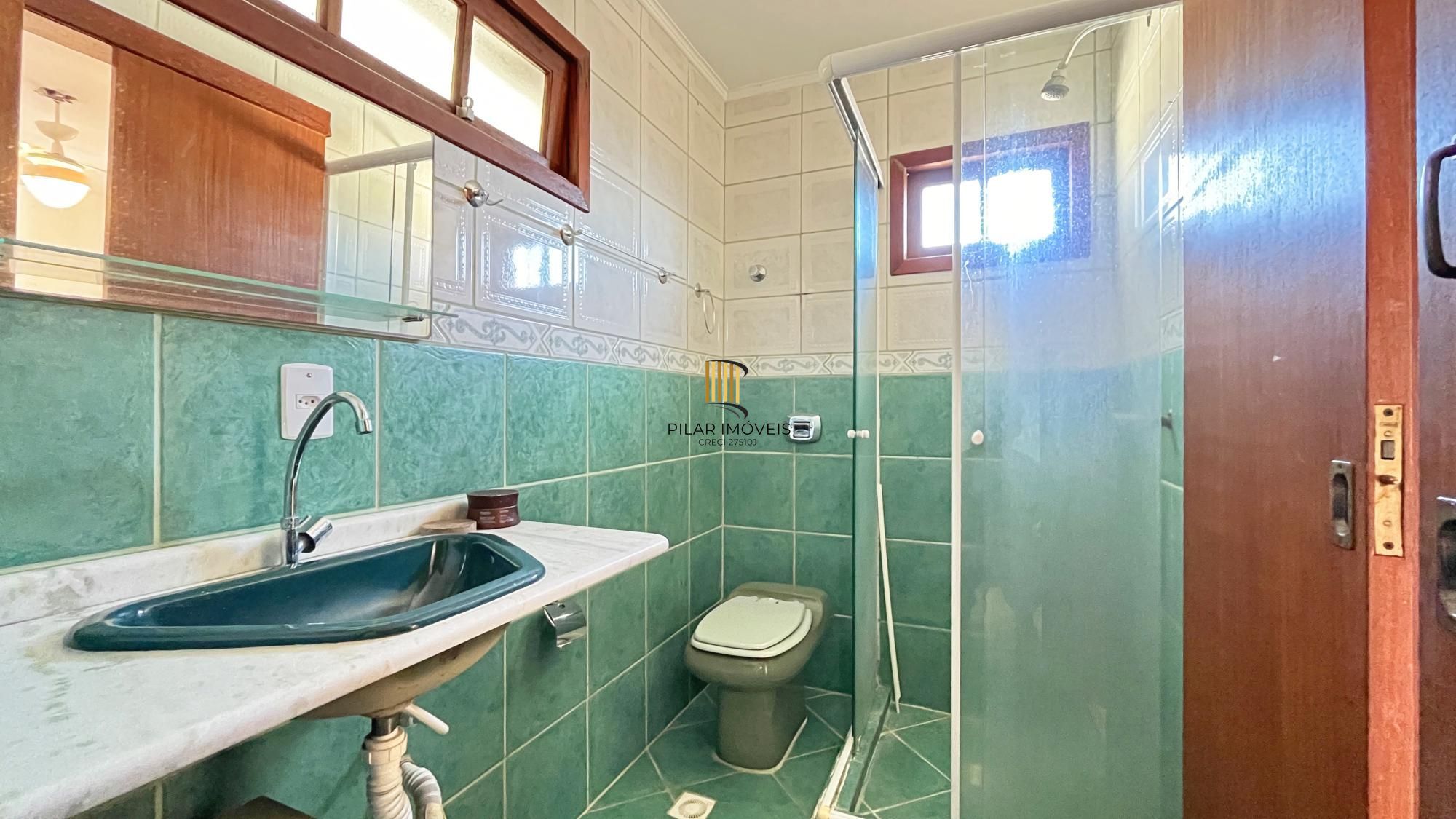 Casa 5 dormitórios no bairro Ipanema