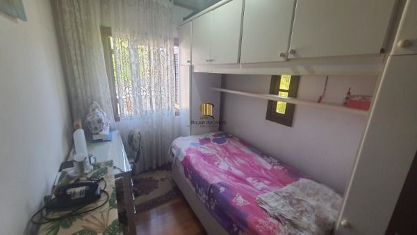 Casa em Porto Alegre, no bairro Nonoai, com 3 dormitório(s), e 3 banheiros, à venda.