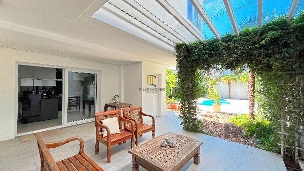 Casa Condominio em Porto Alegre, no bairro Hípica, com 3 dormitório(s), e 3 banheiros, à venda.