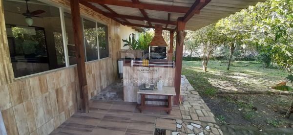 Sítio em Porto Alegre, no bairro São Caetano, com 5 dormitório(s), e 5 banheiros, à venda.