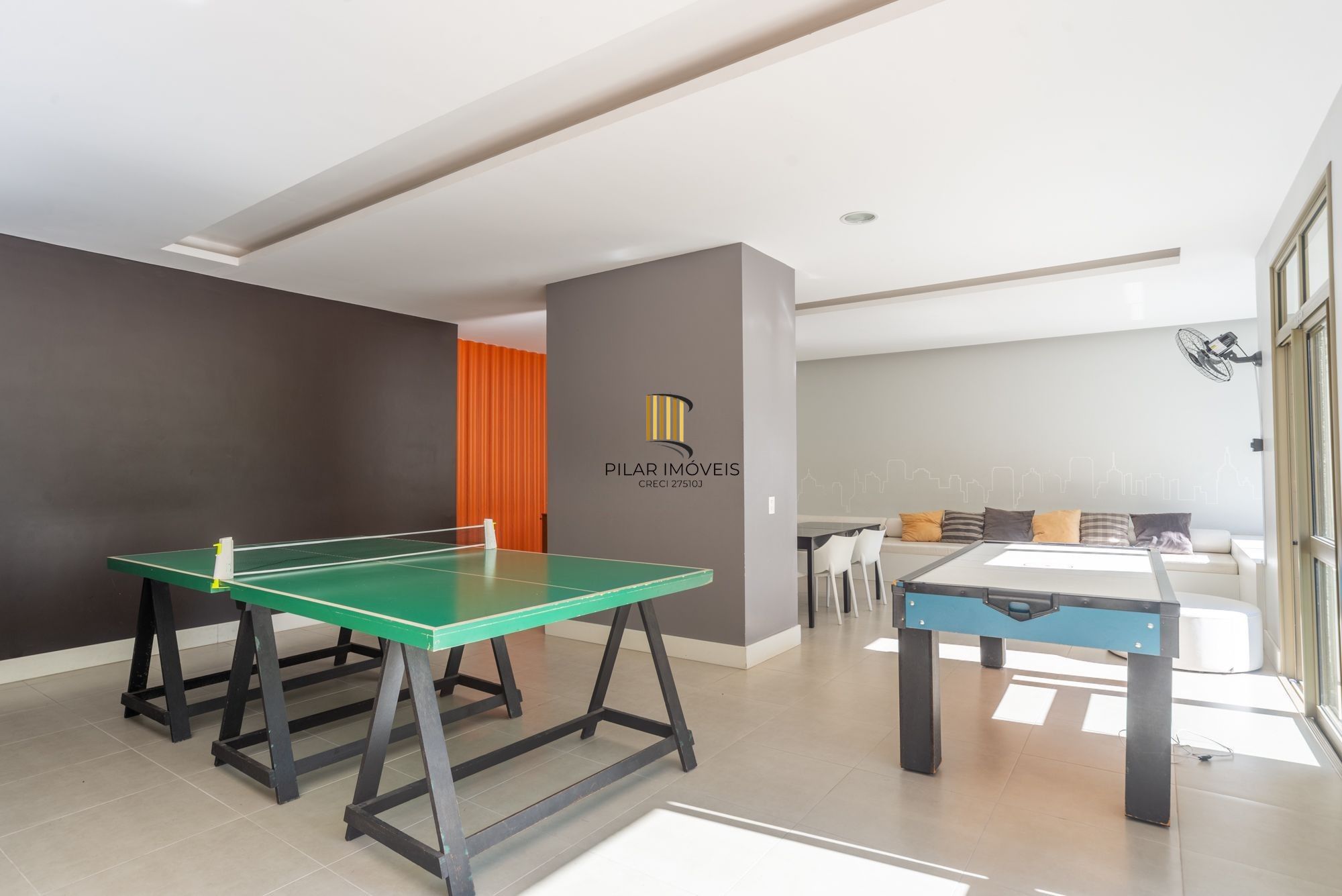 Excelente apto com 126 m² de área privativa 3 dormitórios sendo os 3 suítes  e duas vagas de garagens individuais