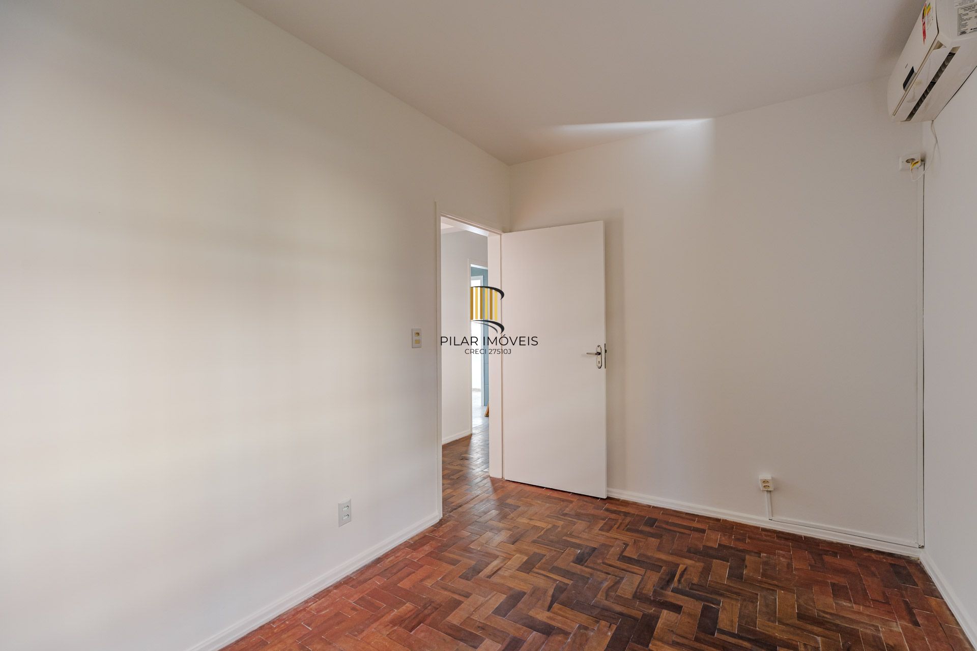 Apartamento com 2 dormitórios no Bairro Camaquã.