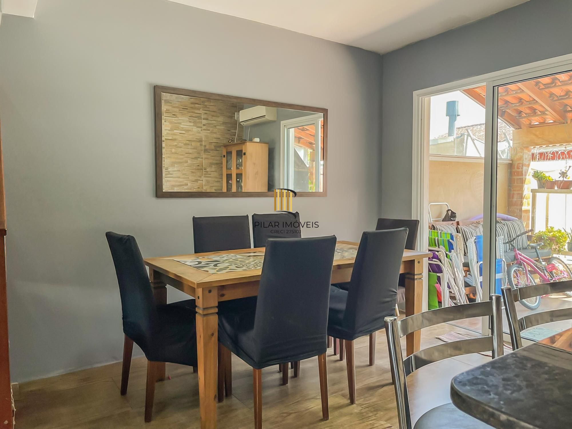 Viva com Conforto e Lazer: Sobrado Impecável com Piscina Privativa