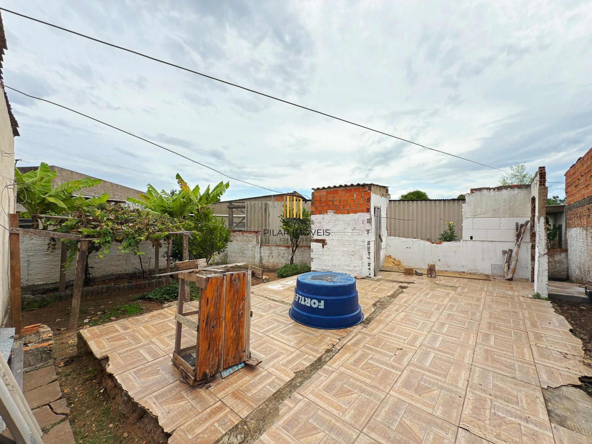 Casa 3 dormitórios no bairro Restinga