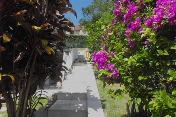 Casa em Porto Alegre, no bairro Espirito Santo, com 3 dormitório(s), e 3 banheiros, à venda.