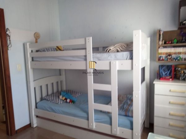 Casa em Porto Alegre, no bairro Teresópolis, com 2 dormitório(s), e 2 banheiros, à venda.