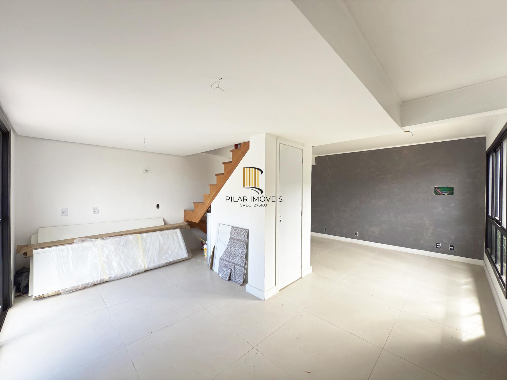 Casa em Porto Alegre, no bairro Hípica, com 4 dormitório(s), à venda.