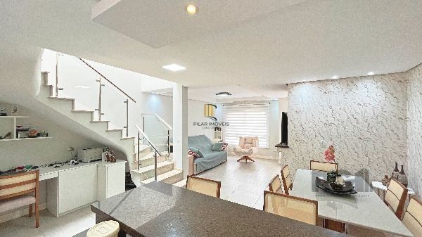Casa em Porto Alegre, no bairro Hípica, com 3 dormitório(s), e 3 banheiros, à venda.