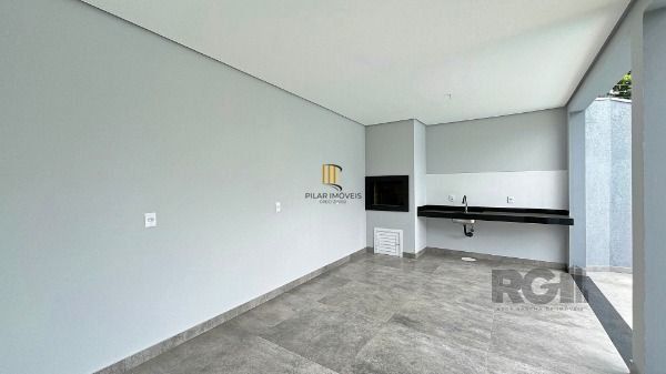 Casa em Porto Alegre, no bairro Ipanema, com 3 dormitório(s), à venda.