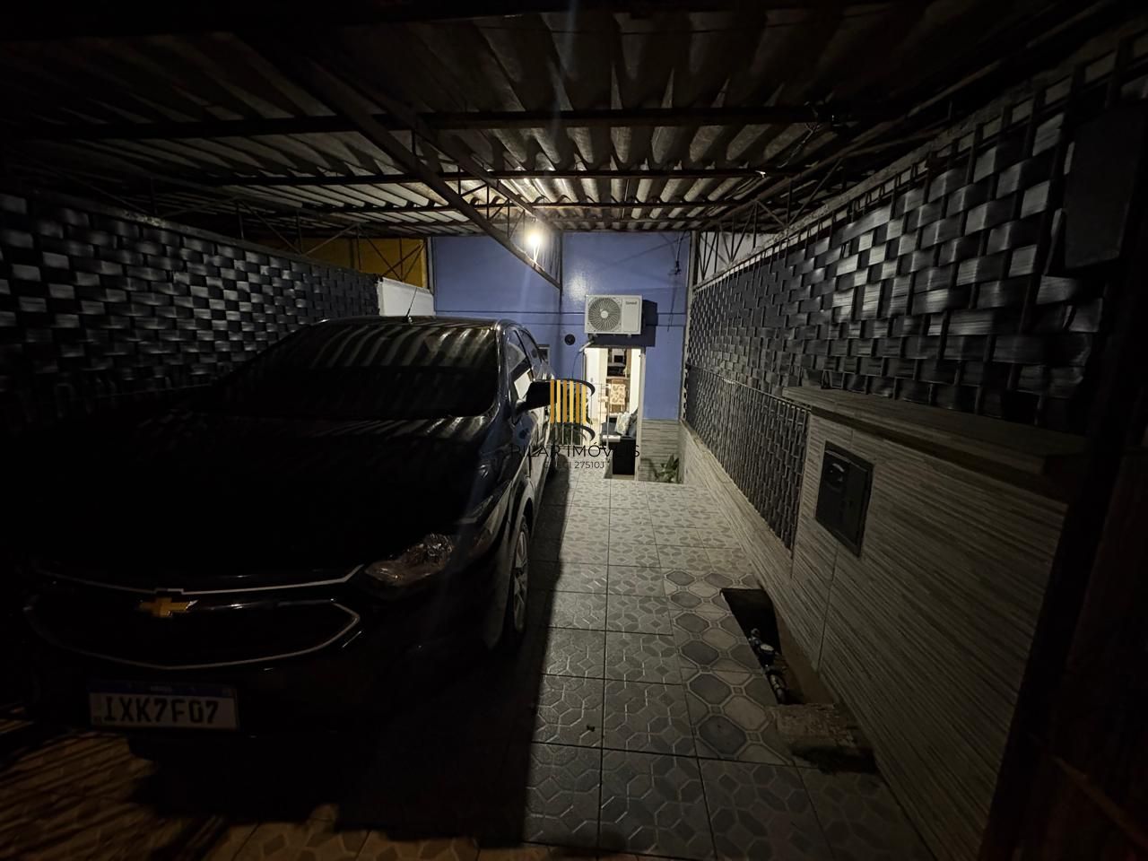 Casa 2 dorm, sala, cozinha, banheiro e área gourmet. Aceita carro no negócio.