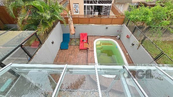 Casa em Porto Alegre, no bairro Hípica, com 3 dormitório(s), e 3 banheiros, à venda.