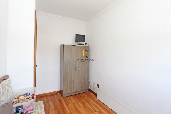 Ótima Casa com 3 dormitórios, semi mobiliada, pátio e vaga para carro.