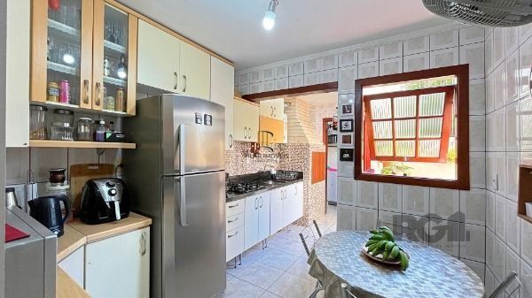Casa Condominio em Porto Alegre, no bairro Ipanema, com 3 dormitório(s), e 3 banheiros, à venda.