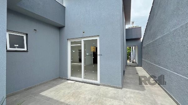 Casa em Porto Alegre, no bairro Ipanema, com 3 dormitório(s), à venda.