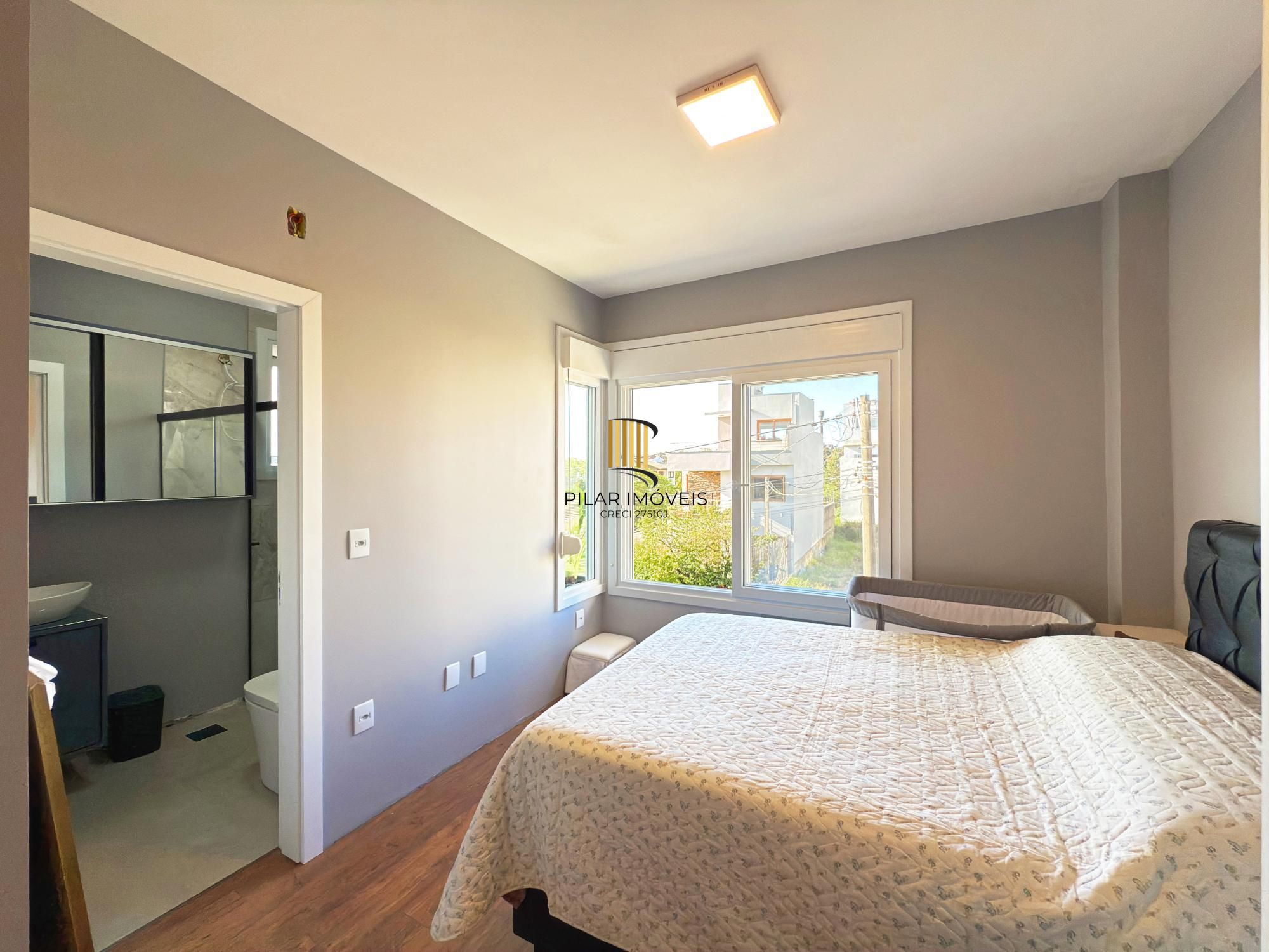 Casa moderna com 3 dormitórios com pátio grande e vista para o Rio Guaíba!