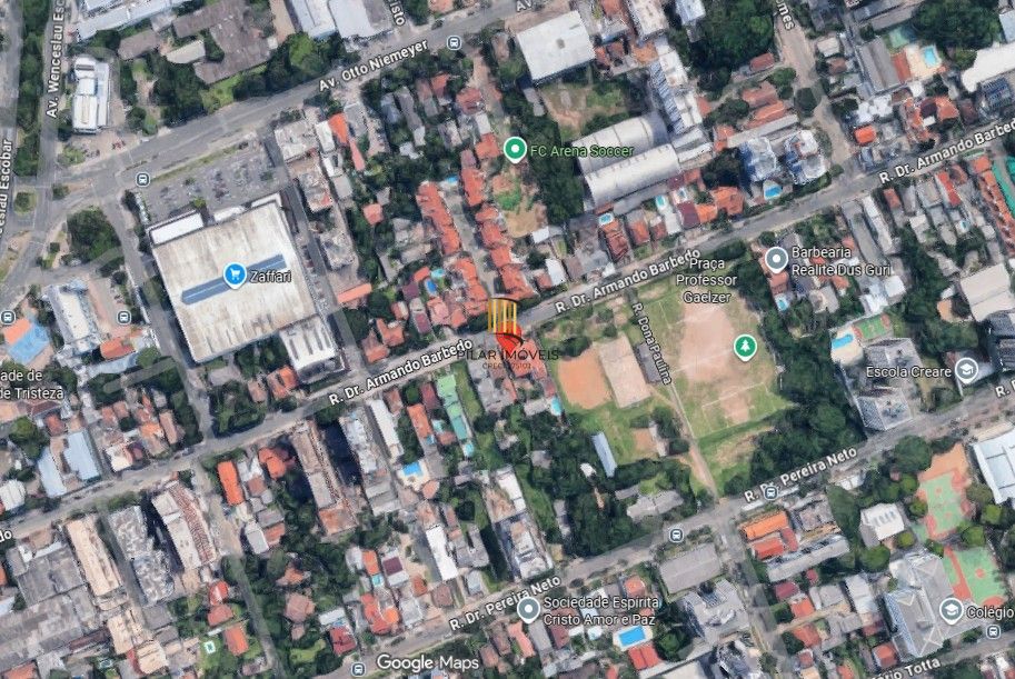 Casa térrea no coração do bairro Tristeza com terreno de 840,00m² excelente localização, ideal para construtoras.