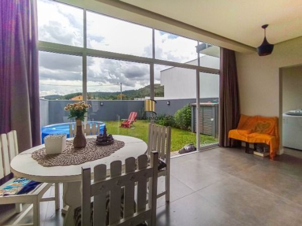 Casa Condominio para Venda - 200m², 3 dormitórios, sendo 1 suites, 2 vagas - Hípica