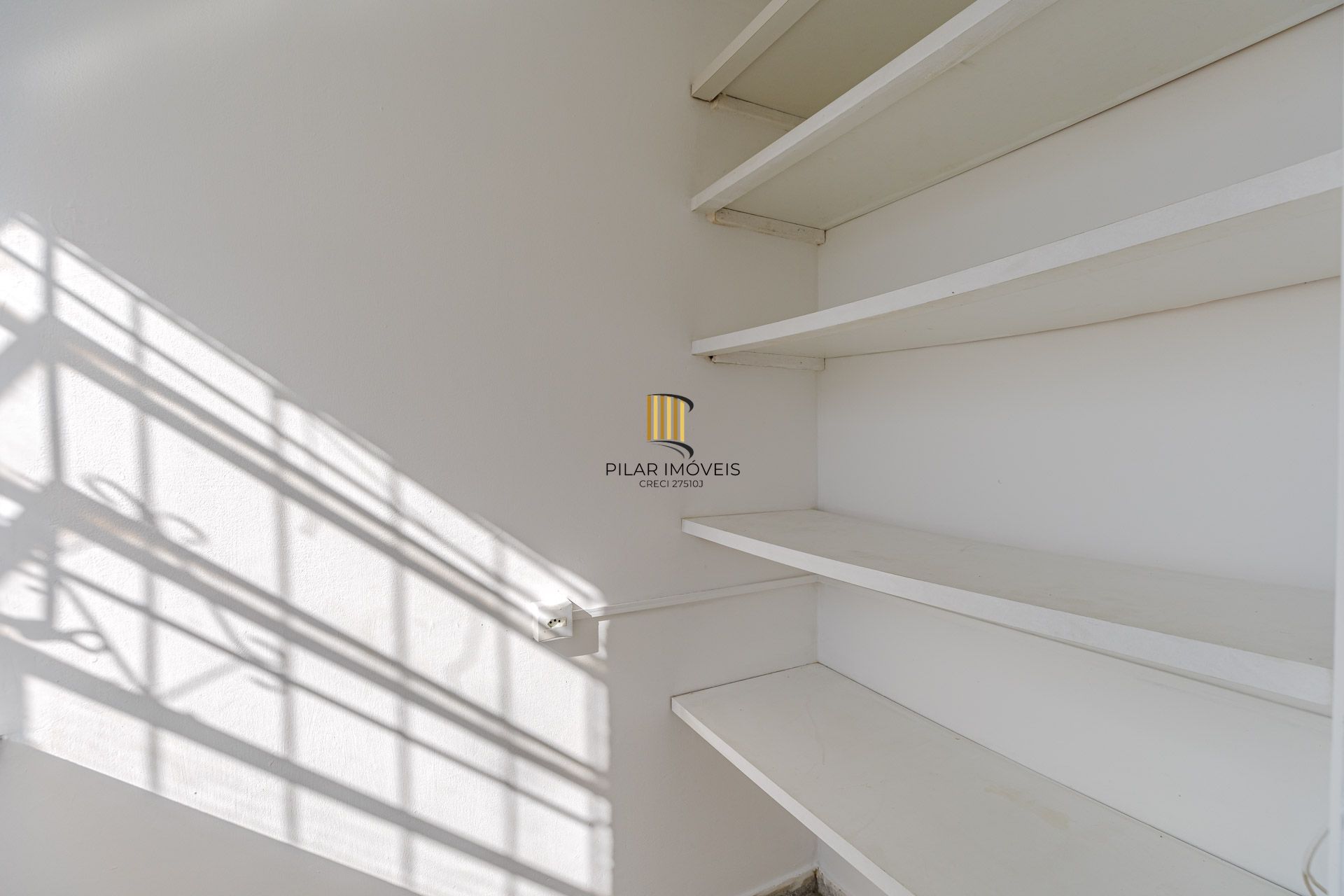 Apartamento com 2 dormitórios no Bairro Camaquã.