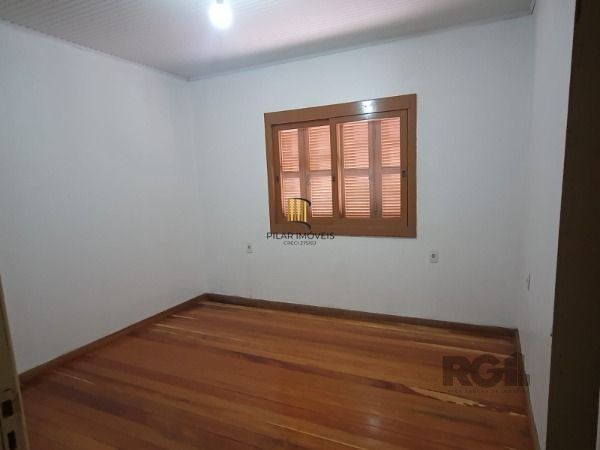 Casa em Porto Alegre, no bairro Vila Nova, com 4 dormitório(s), e 4 banheiros, à venda.