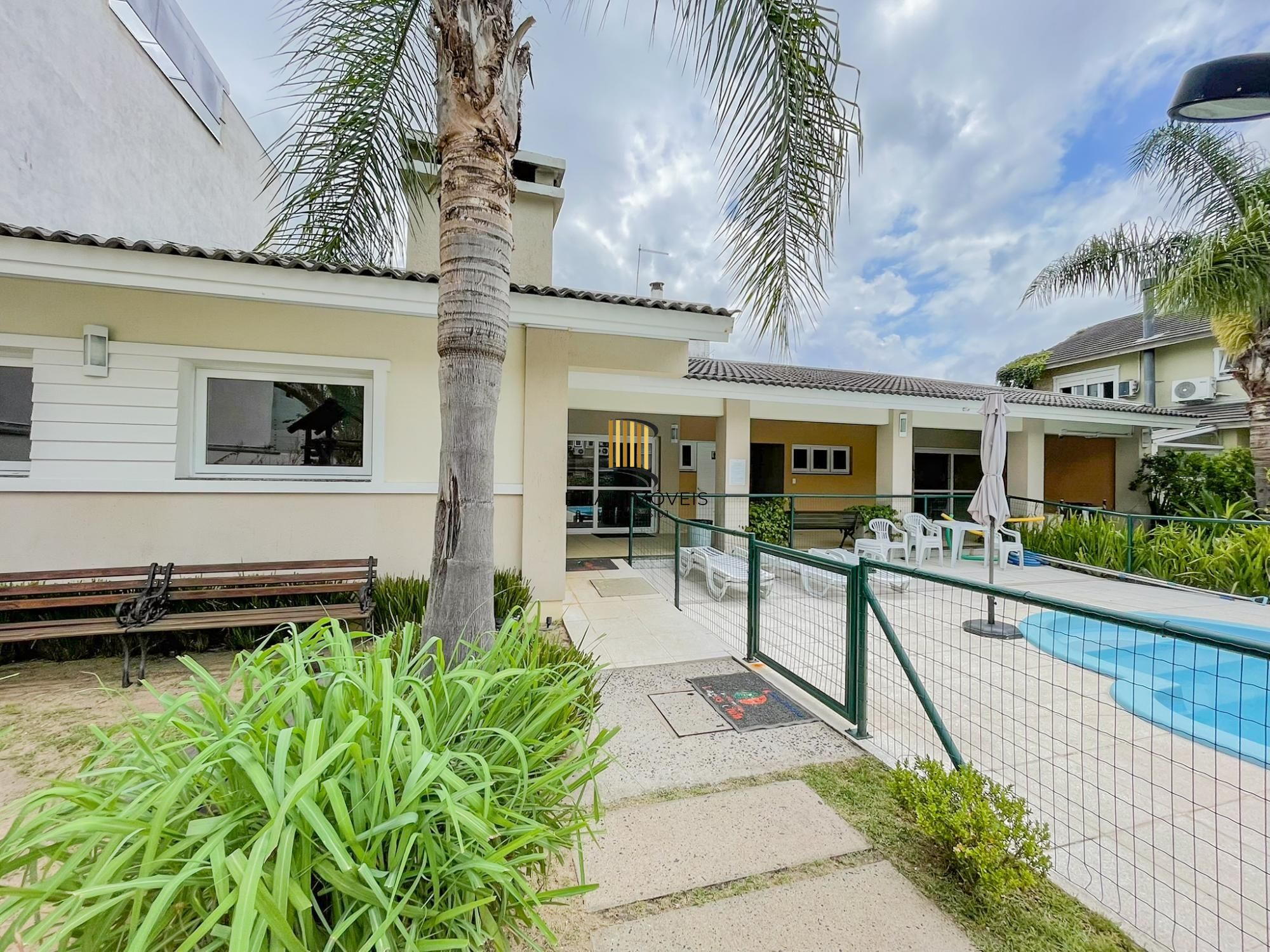 Sobrado Alto Padrão 3 dormitórios 4 vagas garagem, no Lagos de Nova Ipanema