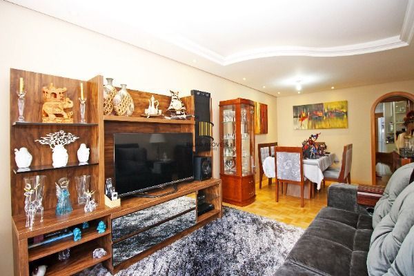Apartamento em Porto Alegre, no bairro Petrópolis, com 3 dormitório(s), e 3 banheiros, à venda.