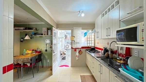 Casa Condominio em Porto Alegre, no bairro Santa Tereza, com 3 dormitório(s), e 3 banheiros, à venda.