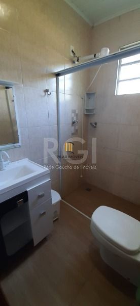 Sítio em Porto Alegre, no bairro São Caetano, com 5 dormitório(s), e 5 banheiros, à venda.