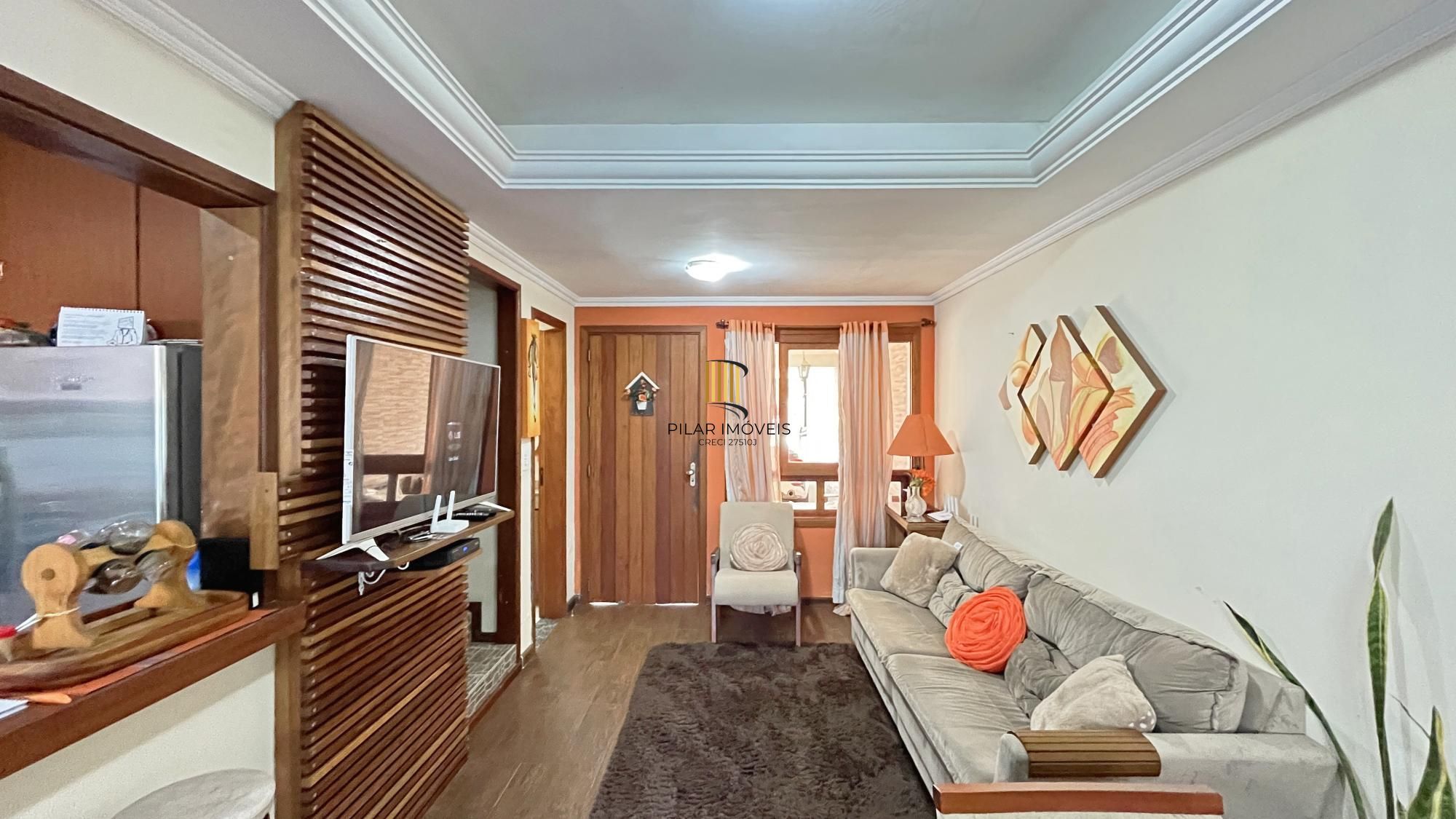 Casa em Porto Alegre, no bairro Hípica, com 3 dormitório(s), e 3 banheiros, à venda.