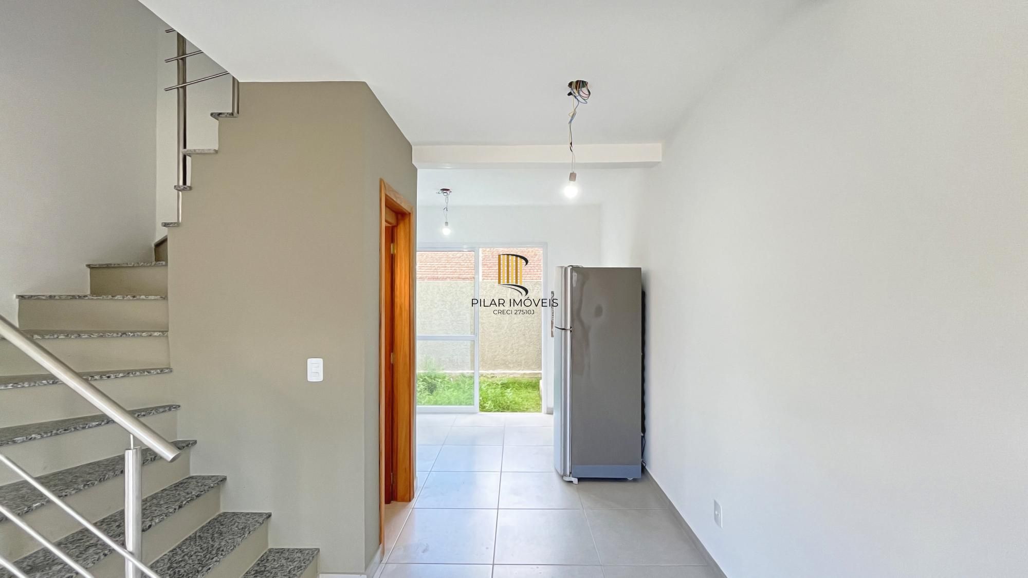 Casa Condominio em Porto Alegre, no bairro Vila Nova, com 2 dormitório(s), e 2 banheiros, à venda.