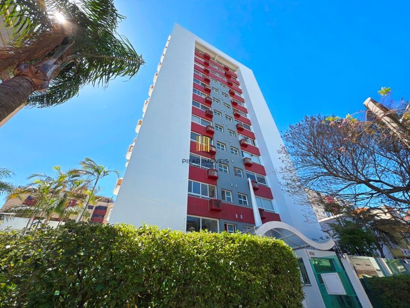 Apartamento com 2 dormitórios, 2 vagas, 65m2 coração do Menino Deus.