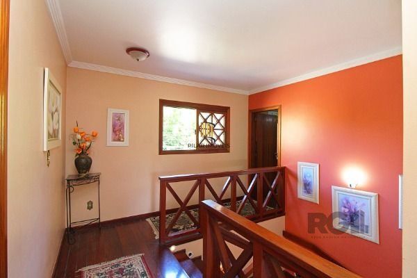 Casa em Porto Alegre, no bairro Ipanema, com 3 dormitório(s), e 3 banheiros, à venda.