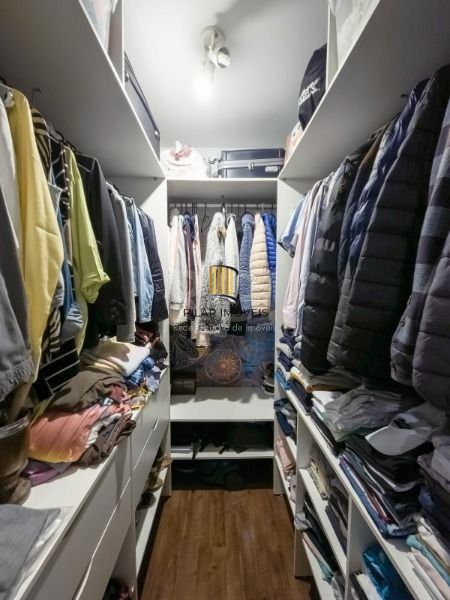 Casa em Porto Alegre, no bairro Vila Conceição, com 3 dormitório(s), e 3 banheiros, à venda.