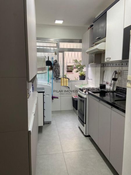 Apartamento em Porto Alegre, no bairro Cristal, com 3 dormitório(s), e 3 banheiros, à venda.